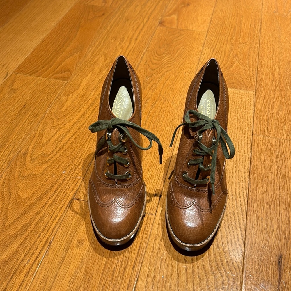 Cognac leather lace up thick heeled shoes